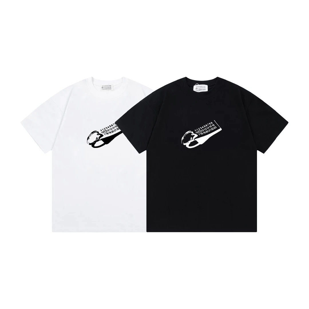 Unknown Graphic T-Shirt White/Black T-Shirts