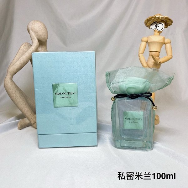 Armani Prive a Milano Light Blue Mise