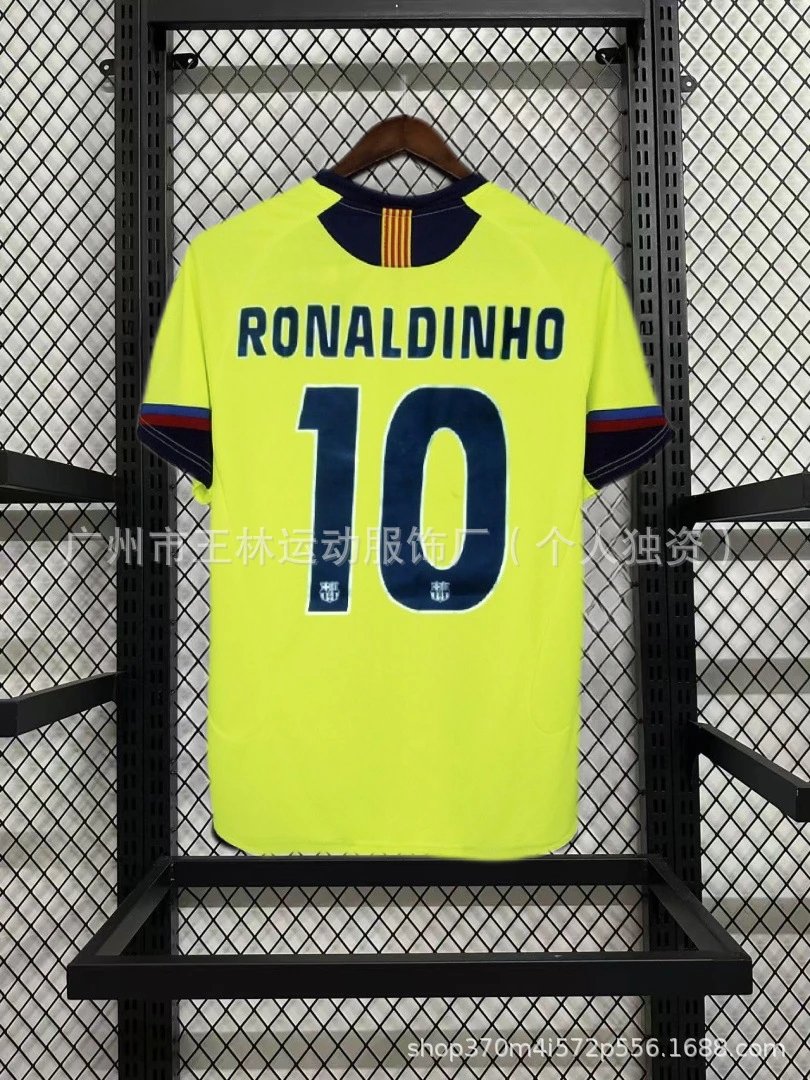FC Barcelona Ronaldinho #10 Retro Jersey Yellow