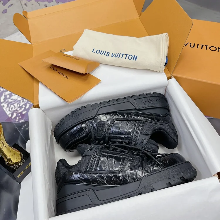Louis Vuitton Crocodile Pattern Sneakers Black Shoes