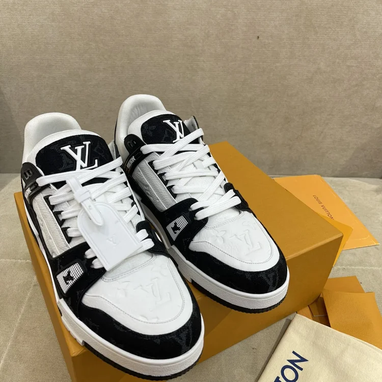Louis Vuitton Sneakers Black and White Shoes