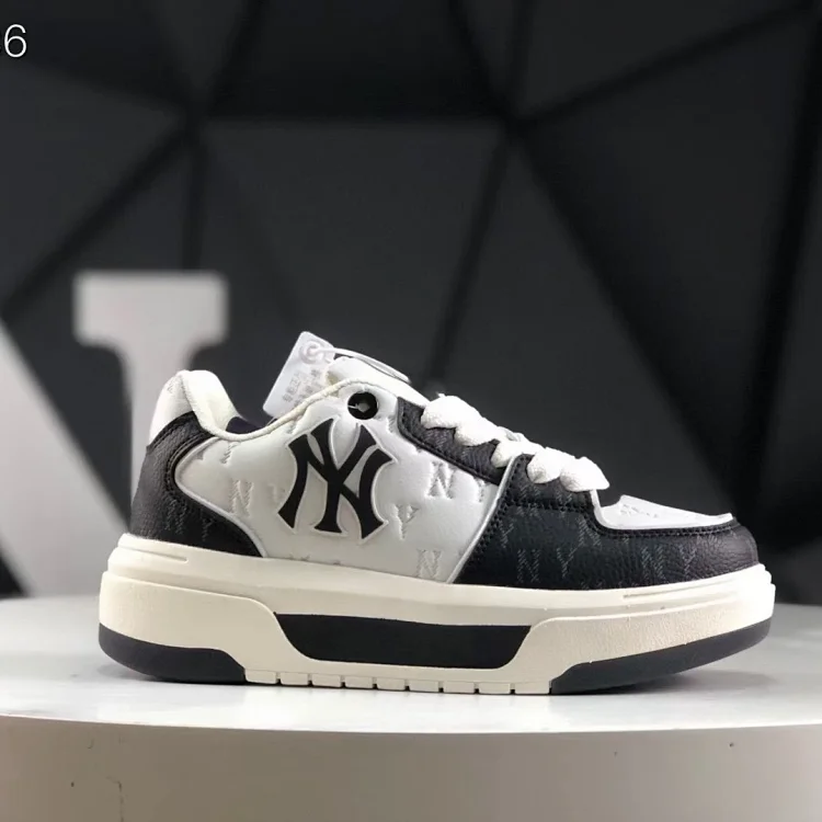 MLB Chunky Liner Sl Saffiano NEW YORK YANKEES(Black and White)