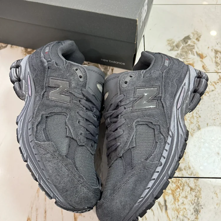 New Balance 990v5 Black Shoes