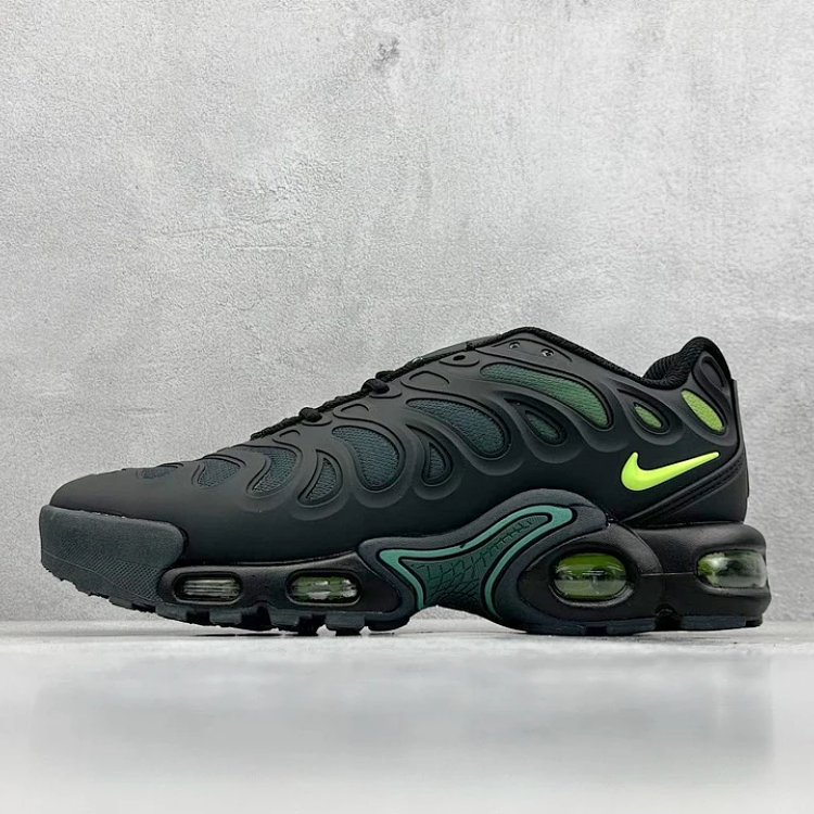 Nike Air Max Plus Black Shoes