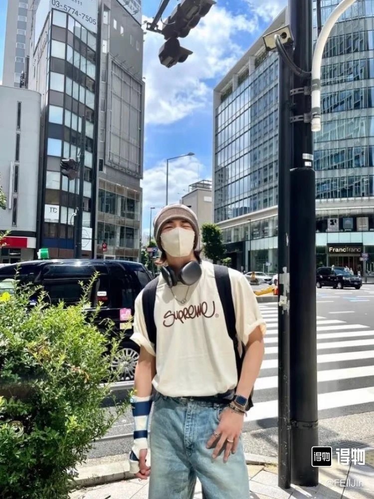 Supreme Logo Print T-Shirt Off-White