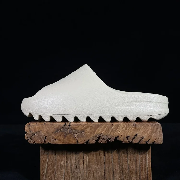 Yeezy Slide Beige Shoes